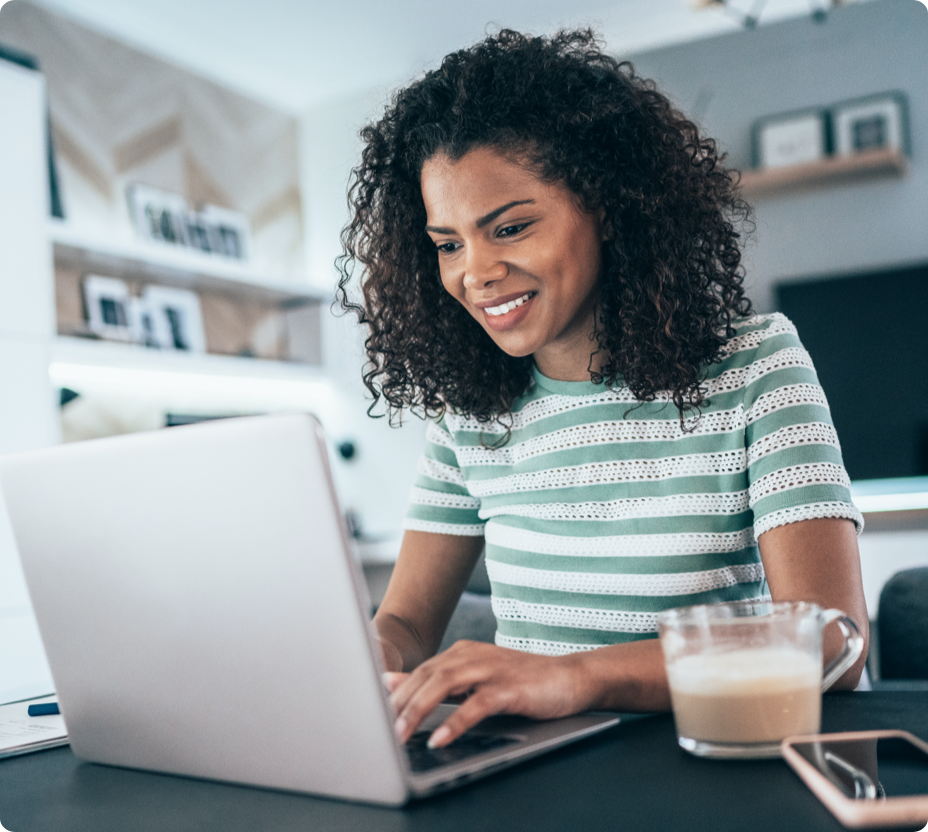 Employee working through virtual new-hire training